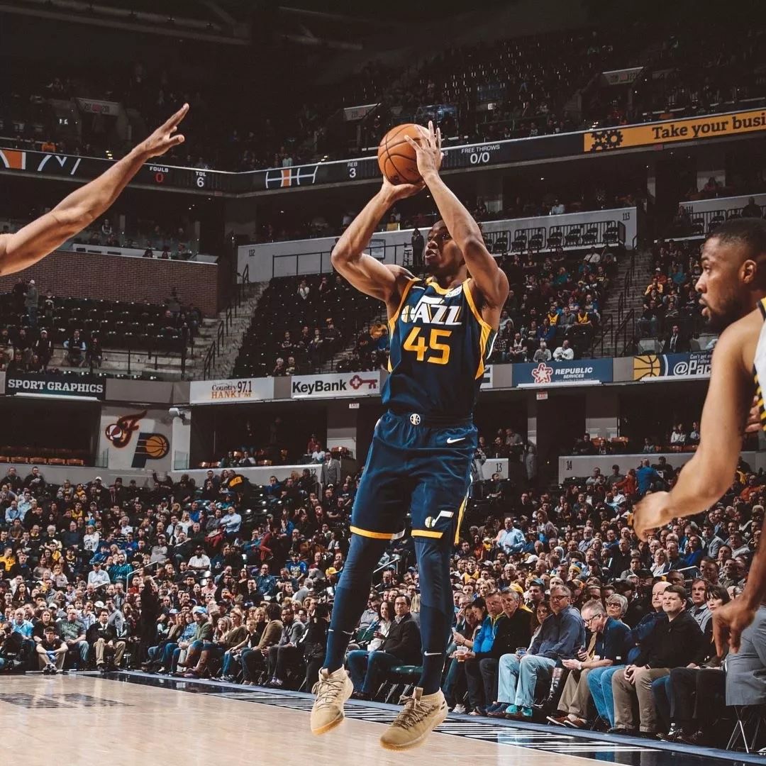 首季以防守 首季以防守