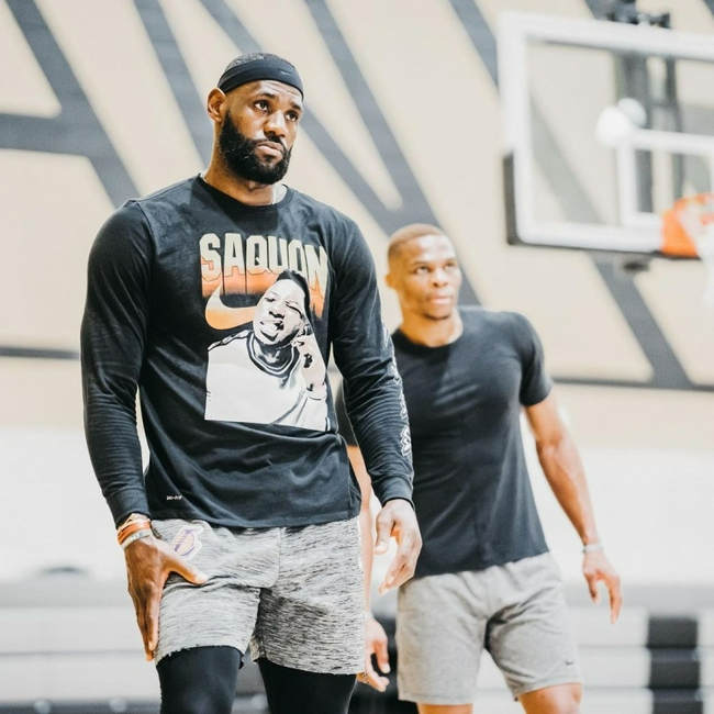 或场地较滑 或场地较滑